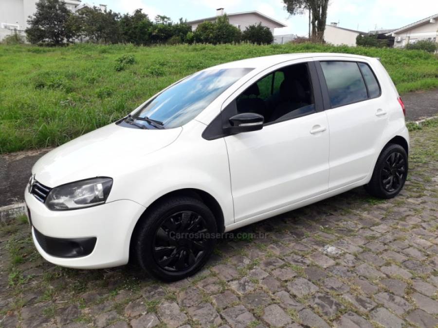 VOLKSWAGEN - FOX - 2013/2014 - Branca - R$ 41.000,00