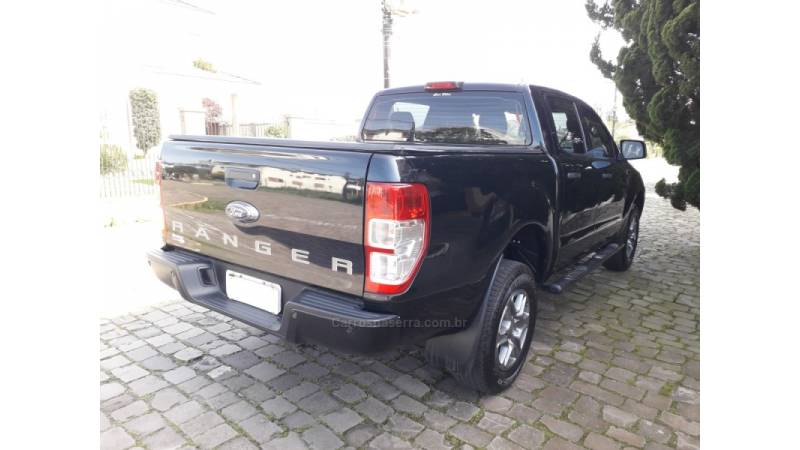 FORD - RANGER - 2017/2018 - Preta - R$ 98.000,00