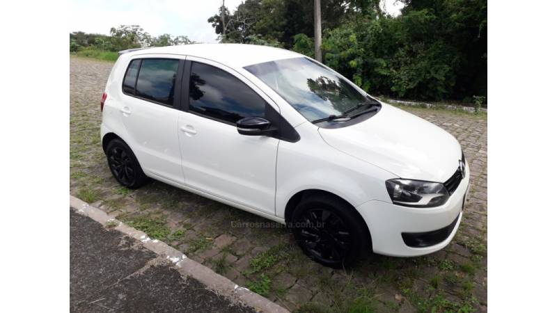 VOLKSWAGEN - FOX - 2013/2014 - Branca - R$ 41.000,00