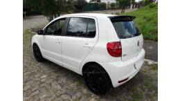 VOLKSWAGEN - FOX - 2013/2014 - Branca - R$ 41.000,00