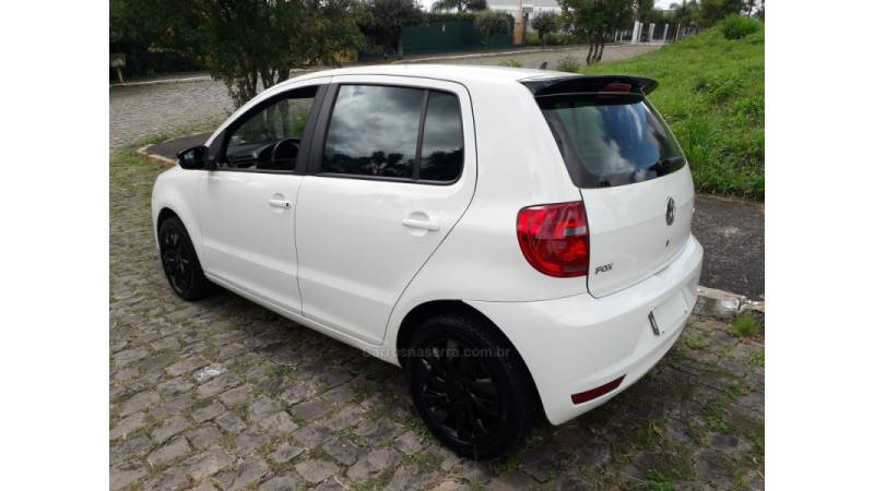 VOLKSWAGEN - FOX - 2013/2014 - Branca - R$ 41.000,00