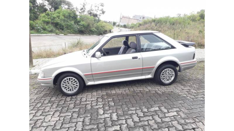 FORD - ESCORT - 1989/1990 - Prata - R$ 18.500,00