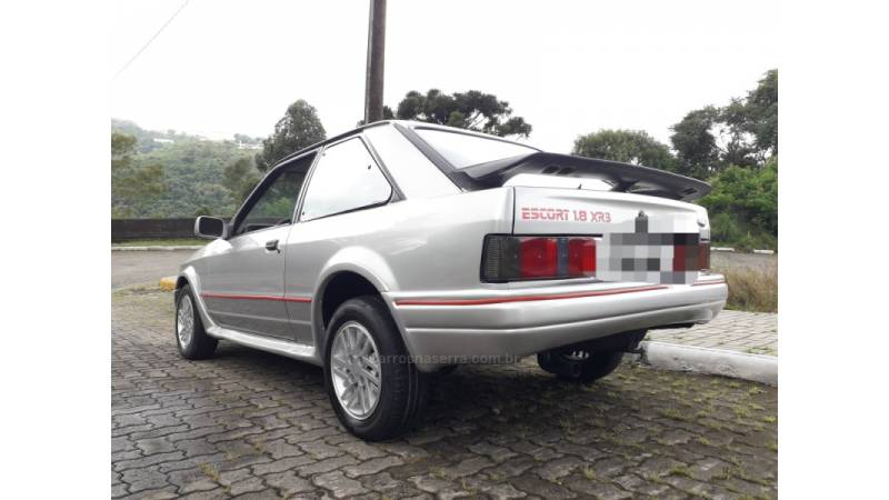 FORD - ESCORT - 1989/1990 - Prata - R$ 18.500,00