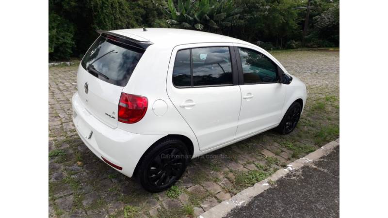 VOLKSWAGEN - FOX - 2013/2014 - Branca - R$ 41.000,00