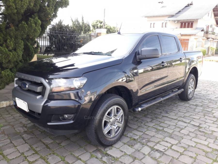 FORD - RANGER - 2017/2018 - Preta - R$ 98.000,00